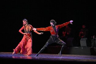 Ballett_ 160 Georgisches National Ballett Tour 