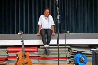 JVA_ 164 Diana Ezerex tritt in der JVA Weiterstadt am 21. August 2024 vor rund 70 Insassen auf. 21082024 Justizvollzugsanstalt Weiterstadt /Hessen.