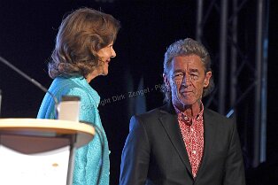 KKP_ 178 Königin Silvia von Schweden erhält den 20. Karl Kübel Preis - hier mit Laudator Peter Maffay / 060916 ***Queen Silvia receives the 20th Karl Kübel Award in...