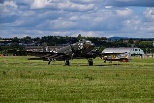 LB_ 179 Feierlichkeiten zu 75 Jahre Luftbrücke auf dem Flughafen Erbenheim (Clay Kaserne). Bild: 3 X „Thats All … Brother“ Douglas C-47-A Skytrain,