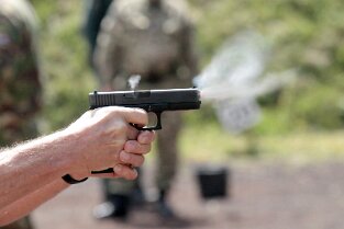 MKP Weitergabe nur für private Zwecke. Alle weitere Nutzung oder Veröffentlichung erfordert die schriftliche Genehmigung: Dirk Zengel DZ@one2serve.de Tel...