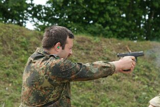 MKP Weitergabe nur für private Zwecke. Alle weitere Nutzung oder Veröffentlichung erfordert die schriftliche Genehmigung: Dirk Zengel DZ@one2serve.de Tel...