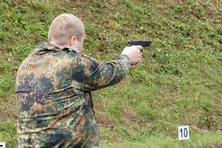 MKP Weitergabe nur für private Zwecke. Alle weitere Nutzung oder Veröffentlichung erfordert die schriftliche Genehmigung: Dirk Zengel DZ@one2serve.de Tel...