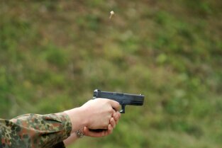 MKP Weitergabe nur für private Zwecke. Alle weitere Nutzung oder Veröffentlichung erfordert die schriftliche Genehmigung: Dirk Zengel DZ@one2serve.de Tel...