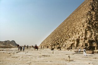 Am Rande der Cheopspyramide Am Rande der Cheopspyramide