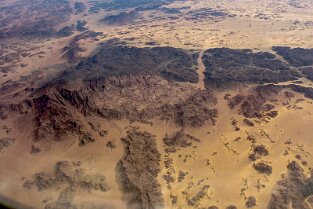 Ägyptische Wüste mit Gebirgsformation Ägyptische Wüste mit Gebirgsformation