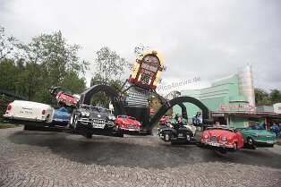 Vergnügungspark Liseberg in Göteborg Vergnügungspark Liseberg in Göteborg Bild: Mit fetzigen Oldies in Oldtimer schaukeln die Besucher im Kreis und um die eigene Achse